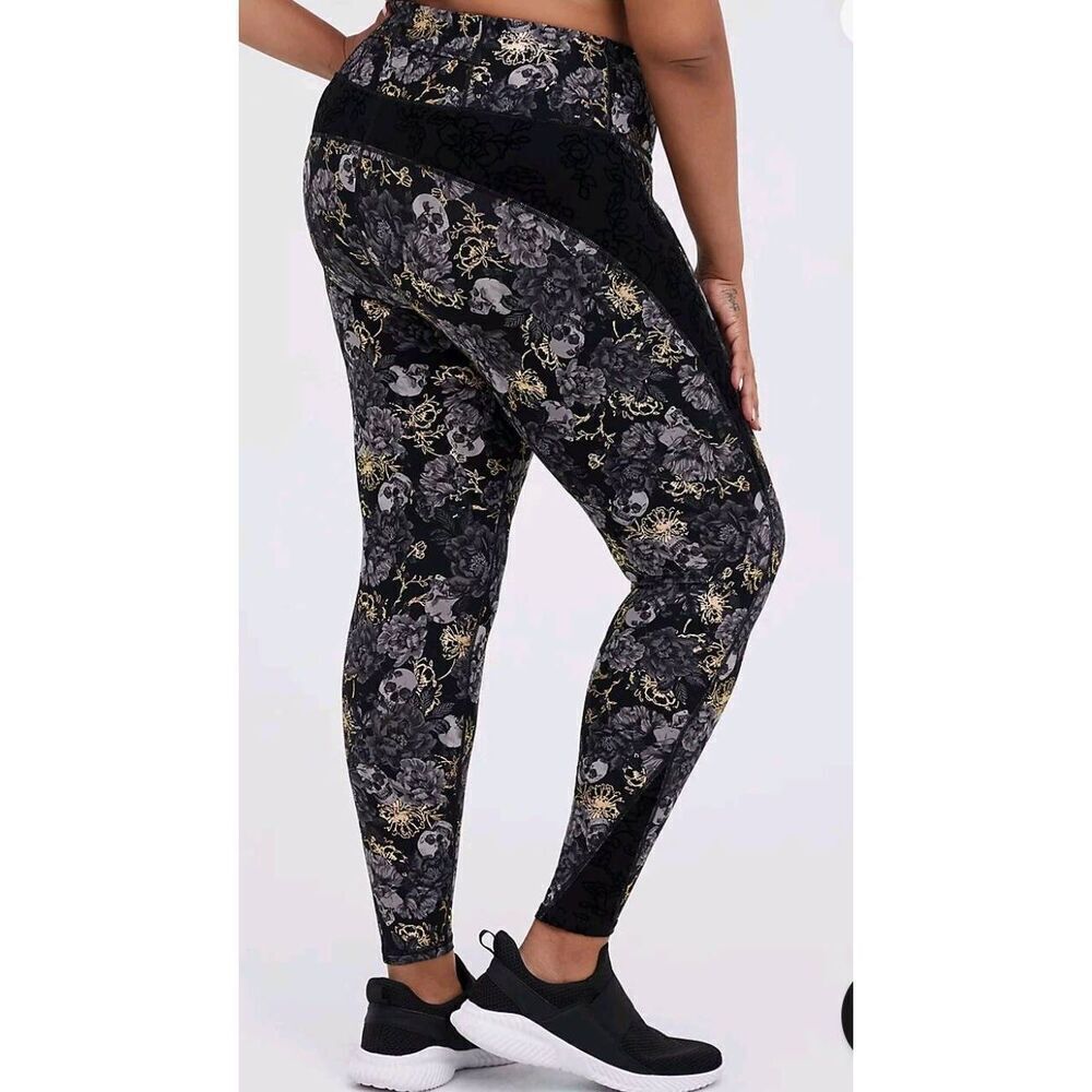Torrid Lace Inset Legging Floral Skull Black 4. 42 waist, 25 inseam, 13 rise a - Picture 2 of 9